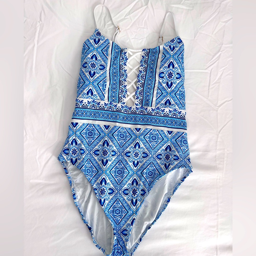 La Blanca Strappy One Piece Swimsuit SZ 10 Capri Blue Mediterranean Breeze - Picture 5 of 16